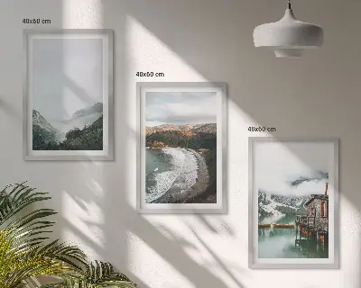 Gerahmtes Bilderset mit Motiven von Bergen Strand Wolken und Wasser