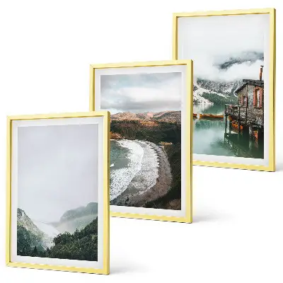 Gerahmtes Bilderset mit Motiven von Bergen Strand Wolken und Wasser