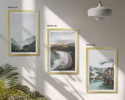 Gerahmtes Bilderset mit Motiven von Bergen Strand Wolken und Wasser