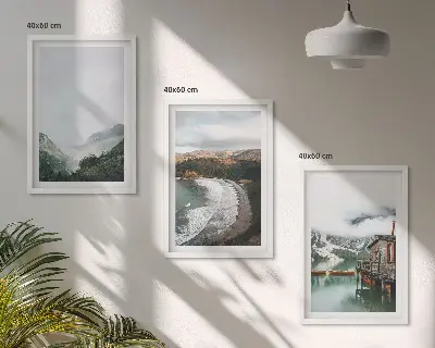Gerahmtes Bilderset mit Motiven von Bergen Strand Wolken und Wasser