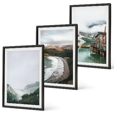 Gerahmtes Bilderset mit Motiven von Bergen Strand Wolken und Wasser