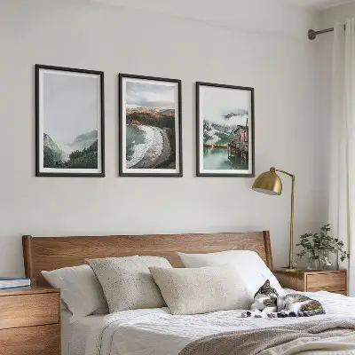 Gerahmtes Bilderset mit Motiven von Bergen Strand Wolken und Wasser