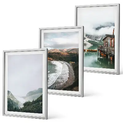 Gerahmtes Bilderset mit Motiven von Bergen Strand Wolken und Wasser
