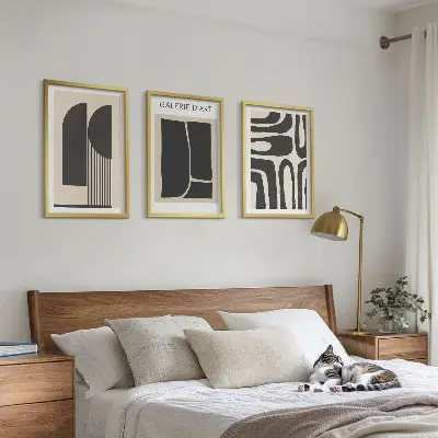 Abstraktes, minimalistisches Poster-Set mit passenden Bilderrahmen