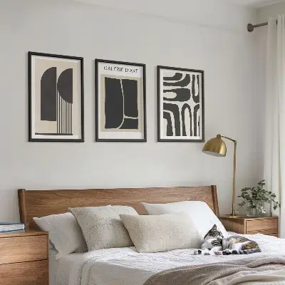 Abstraktes, minimalistisches Poster-Set mit passenden Bilderrahmen