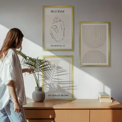 Gerahmtes Bilderset mit stilvollen minimalistischen Linien