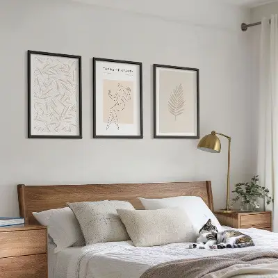 Gerahmtes Bilderset mit minimalistischen botanischen Motiven