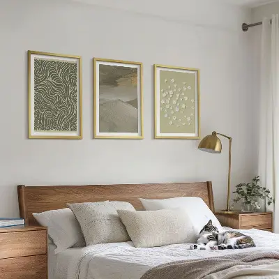 Gerahmtes Bilderset mit abstrakten floralen Wellenmustern