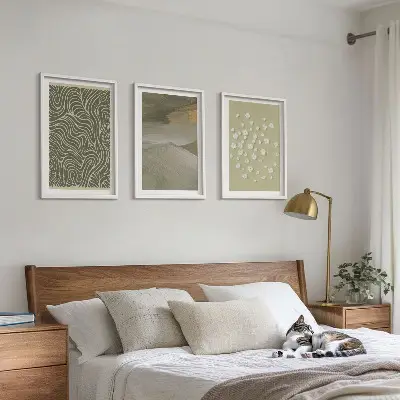 Gerahmtes Bilderset mit abstrakten floralen Wellenmustern