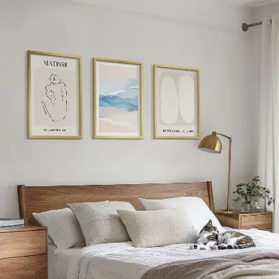 Gerahmte Bilderwand mit Motiven von Matisses abstrakten Formen