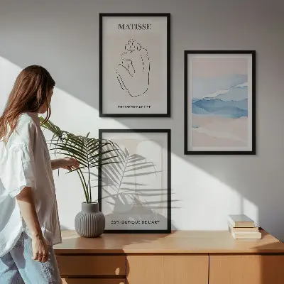 Gerahmte Bilderwand mit Motiven von Matisses abstrakten Formen
