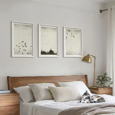 Gerahmtes Bilderset Vögel im Flug im minimalistischen Stil