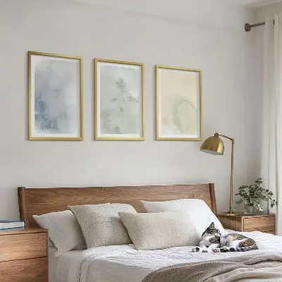 Gerahmtes Bilderset mit pastellfarbenen Motiven auf Leinwand