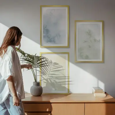 Gerahmtes Bilderset mit pastellfarbenen Motiven auf Leinwand