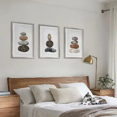 Gerahmtes Bilderset mit minimalistischen Boho-Steinen