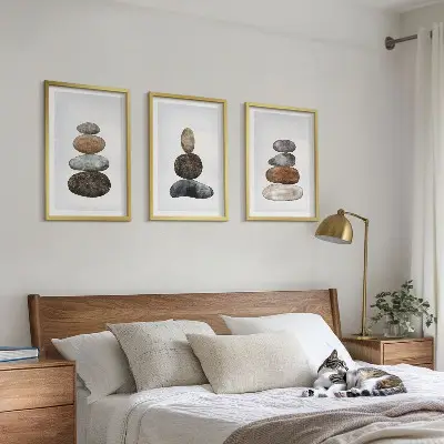 Gerahmtes Bilderset mit minimalistischen Boho-Steinen
