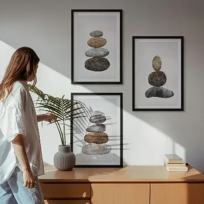 Gerahmtes Bilderset mit minimalistischen Boho-Steinen