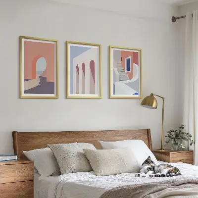 Gerahmtes Bilderset mit minimalistischen Architekturillustrationen