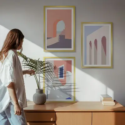 Gerahmtes Bilderset mit minimalistischen Architekturillustrationen
