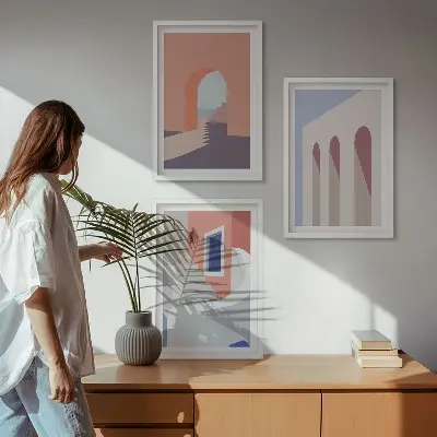 Gerahmtes Bilderset mit minimalistischen Architekturillustrationen
