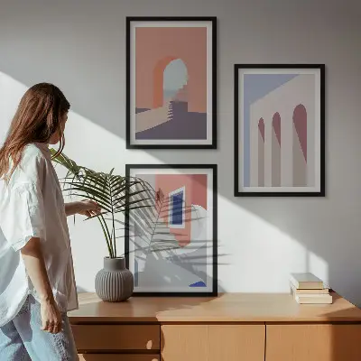 Gerahmtes Bilderset mit minimalistischen Architekturillustrationen