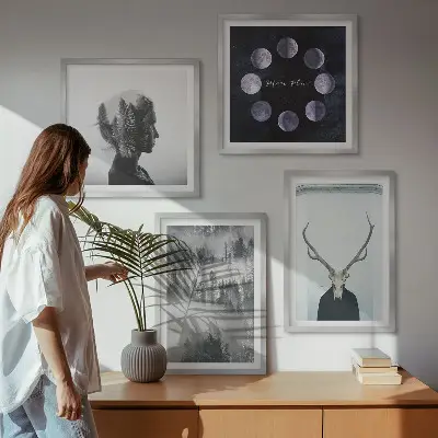 Waldnebel, Mond, Schädel, Frau als gerahmtes Polyptychon