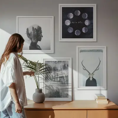 Waldnebel, Mond, Schädel, Frau als gerahmtes Polyptychon