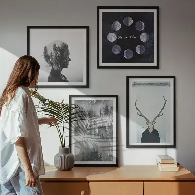 Waldnebel, Mond, Schädel, Frau als gerahmtes Polyptychon