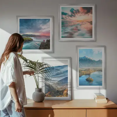 Berglandschaften und Wasserfälle als mehrteiliges Wandbild mit Rahmen