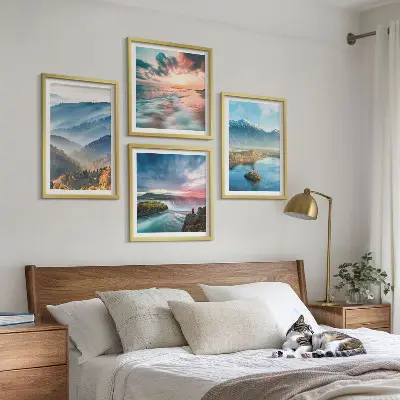 Berglandschaften und Wasserfälle als mehrteiliges Wandbild mit Rahmen