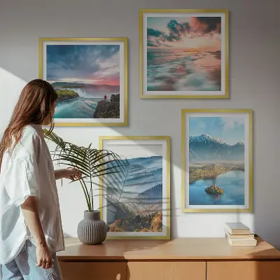 Berglandschaften und Wasserfälle als mehrteiliges Wandbild mit Rahmen
