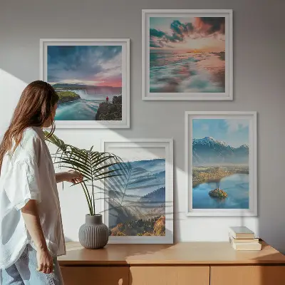 Berglandschaften und Wasserfälle als mehrteiliges Wandbild mit Rahmen