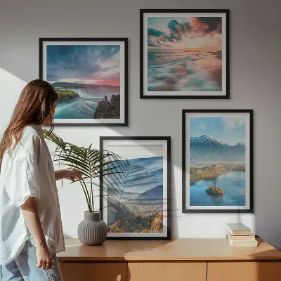 Berglandschaften und Wasserfälle als mehrteiliges Wandbild mit Rahmen
