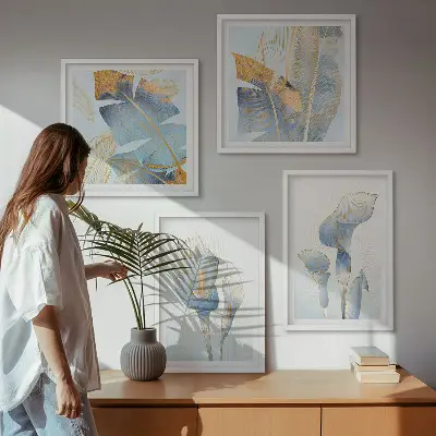 Wanddeko-Set mit blauen Blumen im Hintergrund