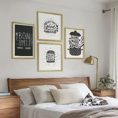 Wanddeko-Set mit Grafiken von Lebensmitteln und kulinarischen Slogans