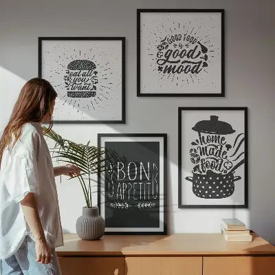 Wanddeko-Set mit Grafiken von Lebensmitteln und kulinarischen Slogans