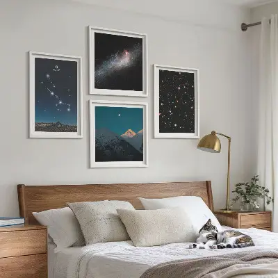 Kosmische Sternenlandschaften als mehrteiliges Wandbild mit Rahmen