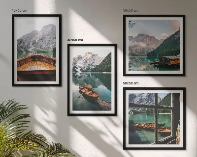 Polyptychon mit Rahmen mit dem Motiv von See, Bergen, Booten und einer Hütte
