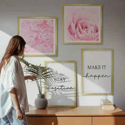 Minimalistische rosa Blüten als gerahmtes Polyptychon