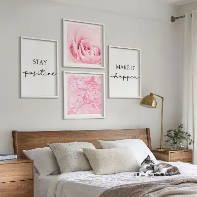 Minimalistische rosa Blüten als gerahmtes Polyptychon