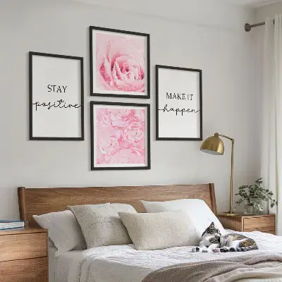 Minimalistische rosa Blüten als gerahmtes Polyptychon