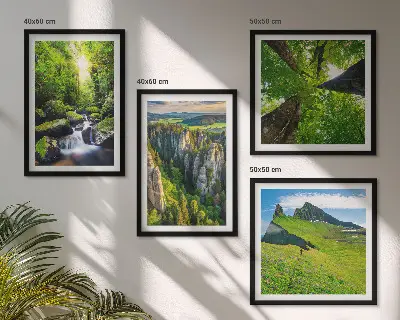 Wandbild Grüne Berge Wasserfallwald als mehrteiliges Bild mit Rahmen