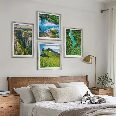 Polyptychon mit Rahmen Grüne Berge mit Flussfelsen
