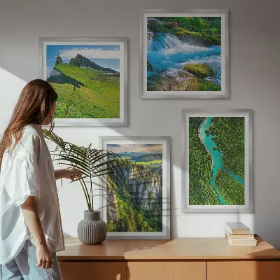 Polyptychon mit Rahmen Grüne Berge mit Flussfelsen