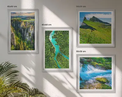 Polyptychon mit Rahmen Grüne Berge mit Flussfelsen