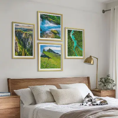 Polyptychon mit Rahmen Grüne Berge mit Flussfelsen