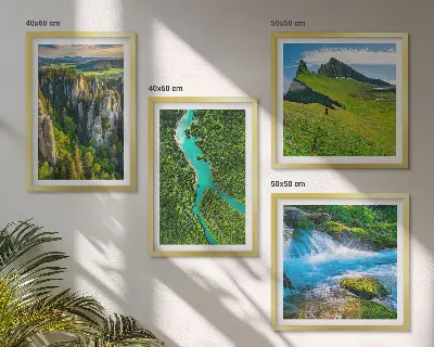 Polyptychon mit Rahmen Grüne Berge mit Flussfelsen