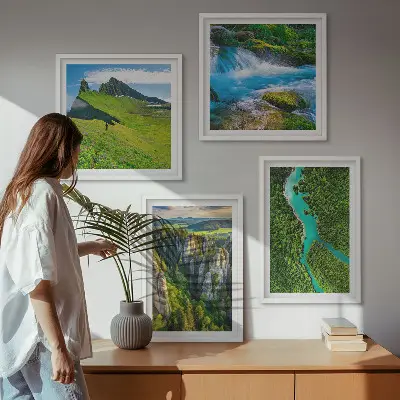 Polyptychon mit Rahmen Grüne Berge mit Flussfelsen