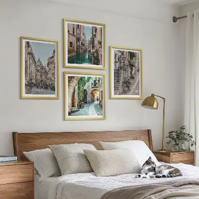 Venezianische Straßen und Wasserarchitektur als gerahmtes Polyptychon