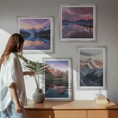 Polyptychon mit Rahmen mit Berglandschaften im Hintergrund